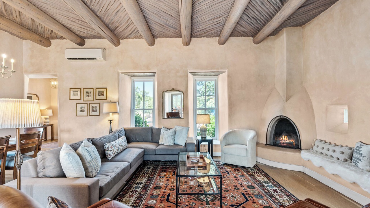 Photo of Livingroom in Tesuque Hills