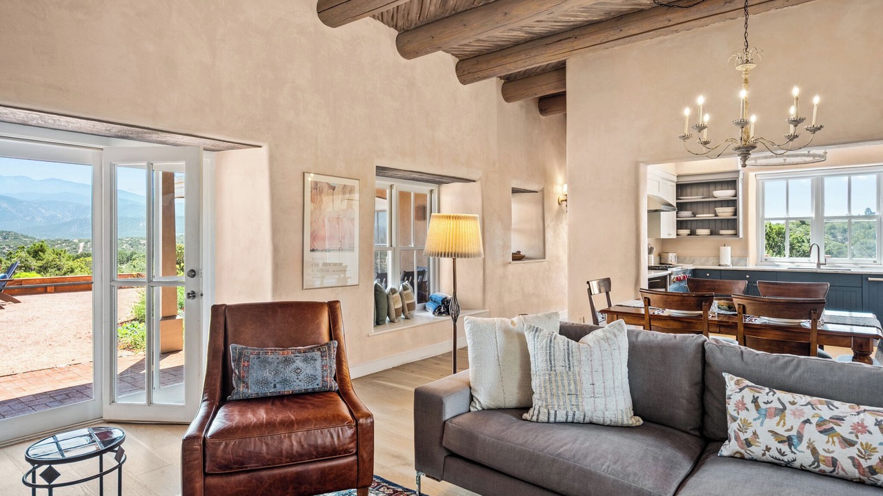 Photo of Livingroom in Tesuque Hills