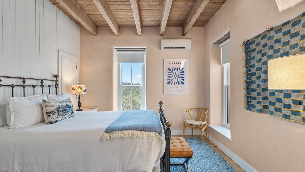 Photo of Bedroom in Tesuque Hills