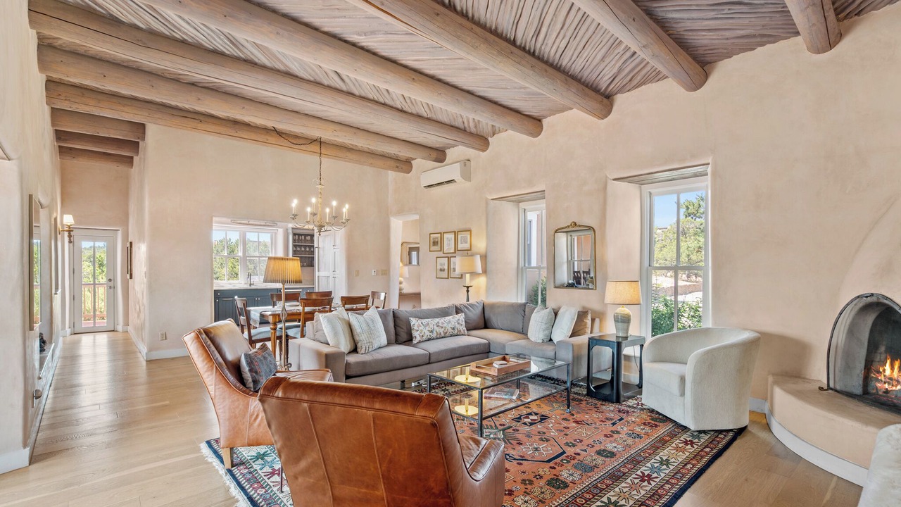 Photo of Livingroom in Tesuque Hills