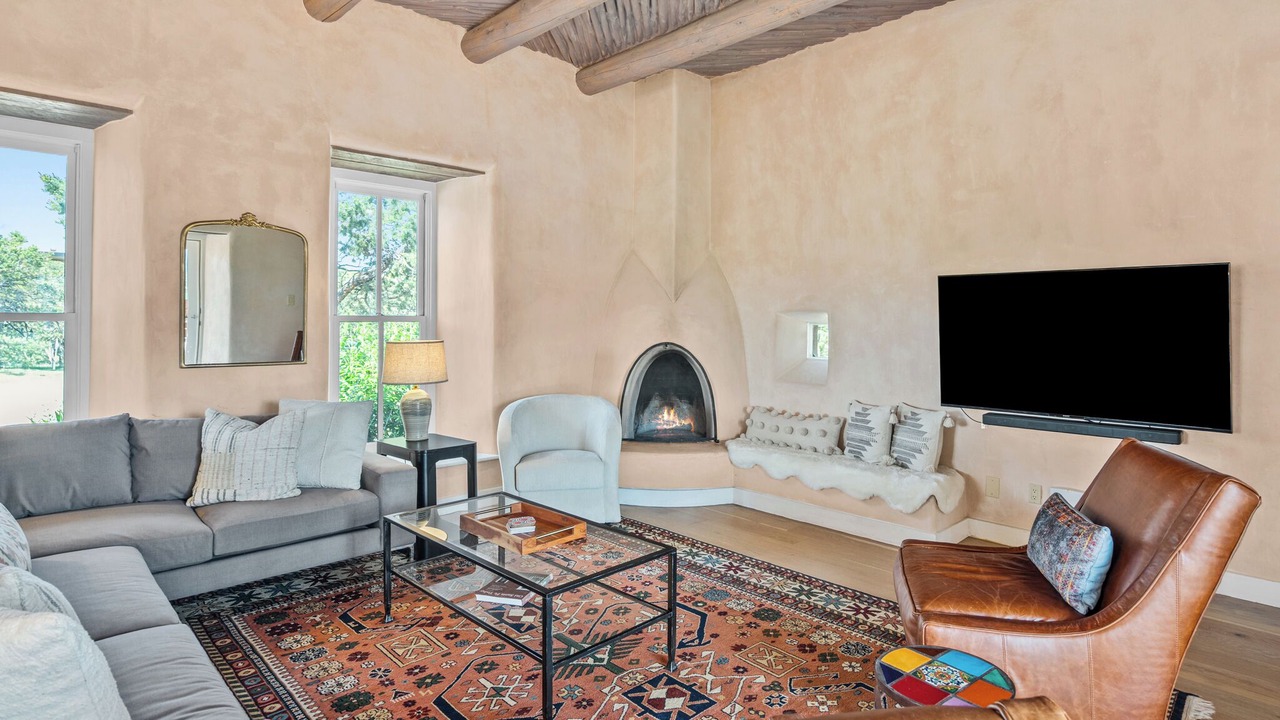 Photo of Livingroom in Tesuque Hills