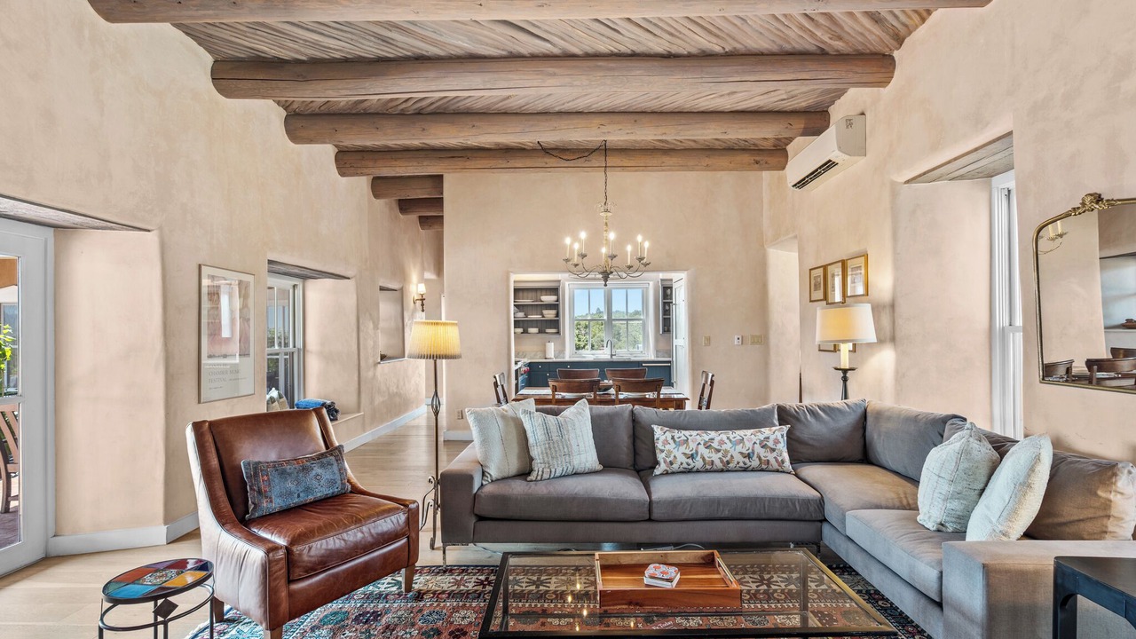 Photo of Livingroom in Tesuque Hills