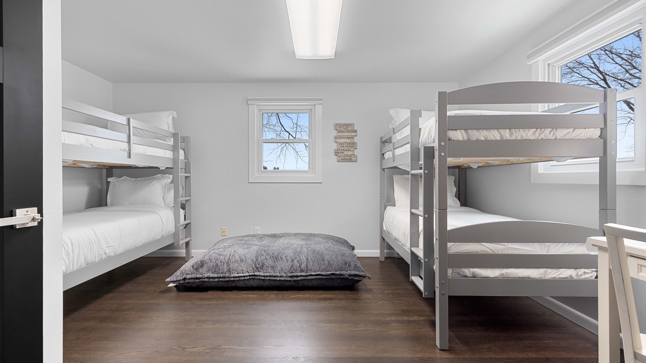 Photo of Bedroom in Allouez