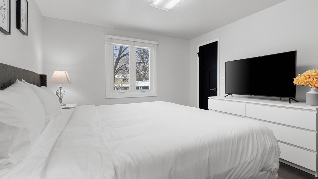Photo of Bedroom in Allouez