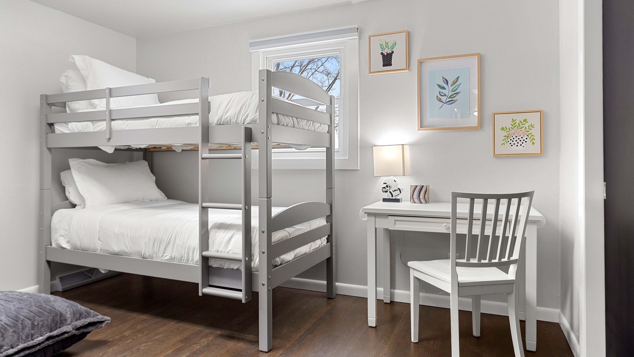 Photo of Bedroom in Allouez