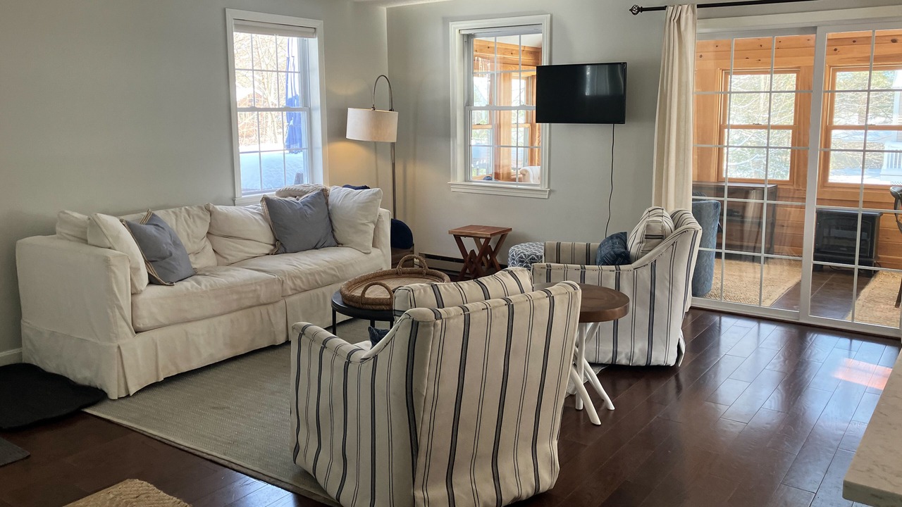 Photo of Livingroom in Meredith