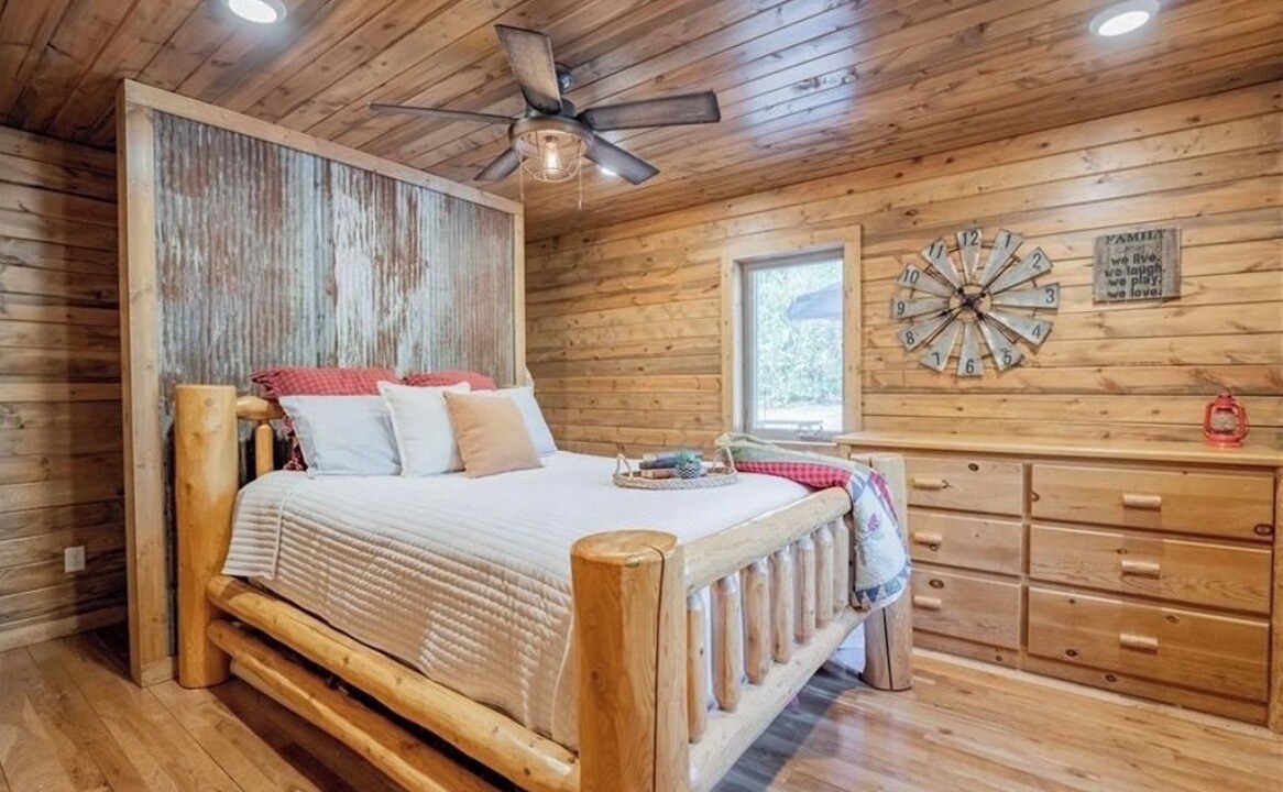 Photo of Bedroom in Alma
