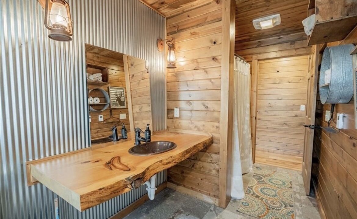 Photo of Bathroom in Alma