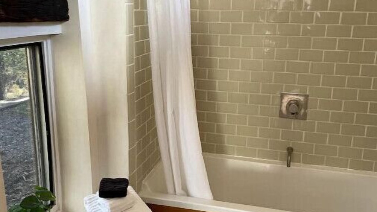 Photo of Bathroom in Canoncito