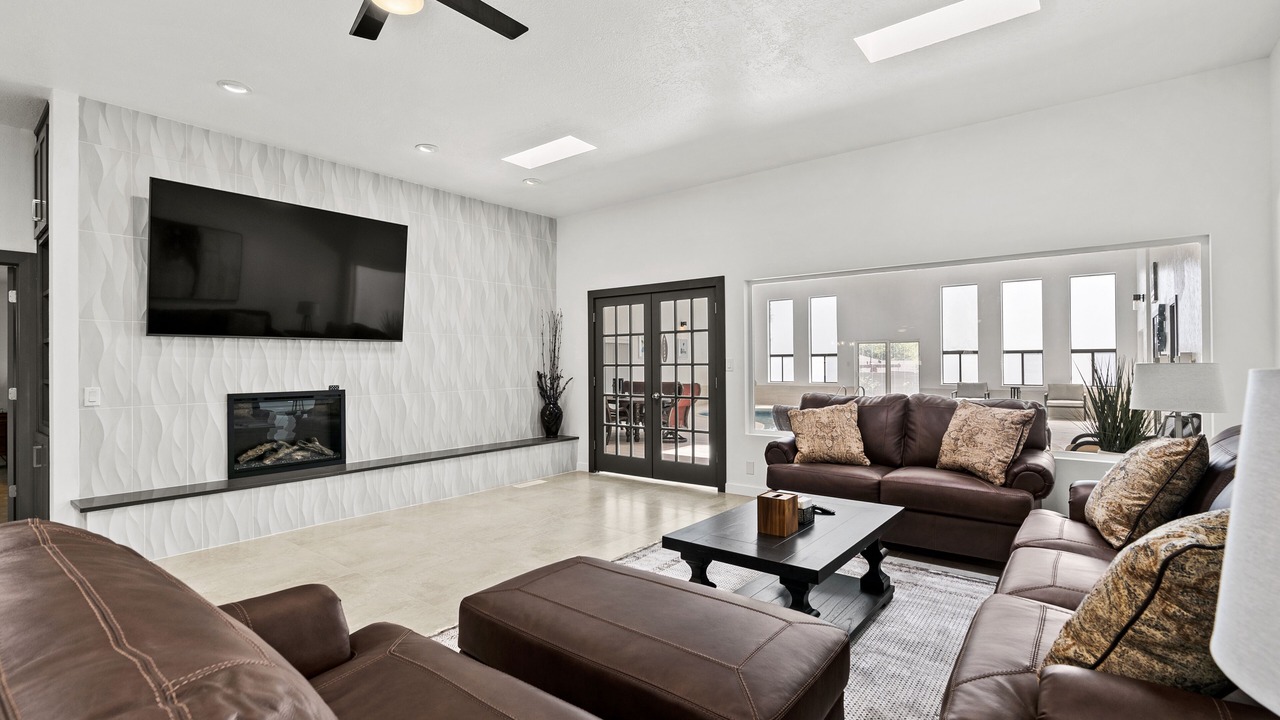 Photo of Livingroom in Academy Estates East