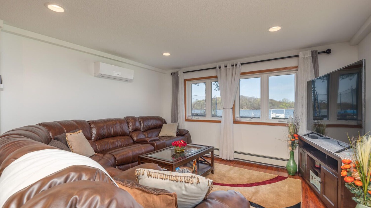 Photo of Livingroom in Mound