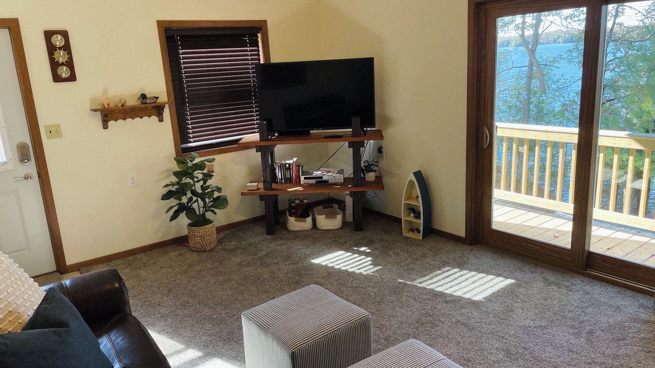 Photo of Livingroom in New Auburn