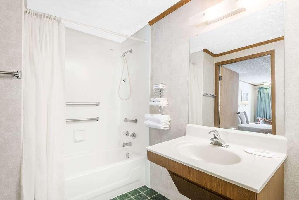 Photo of Bathroom in Summitt