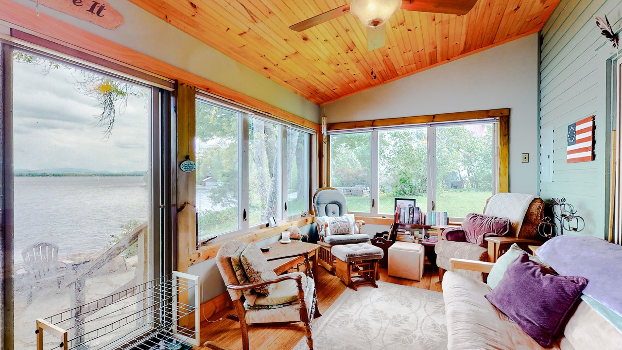 Photo of Livingroom in North Hero