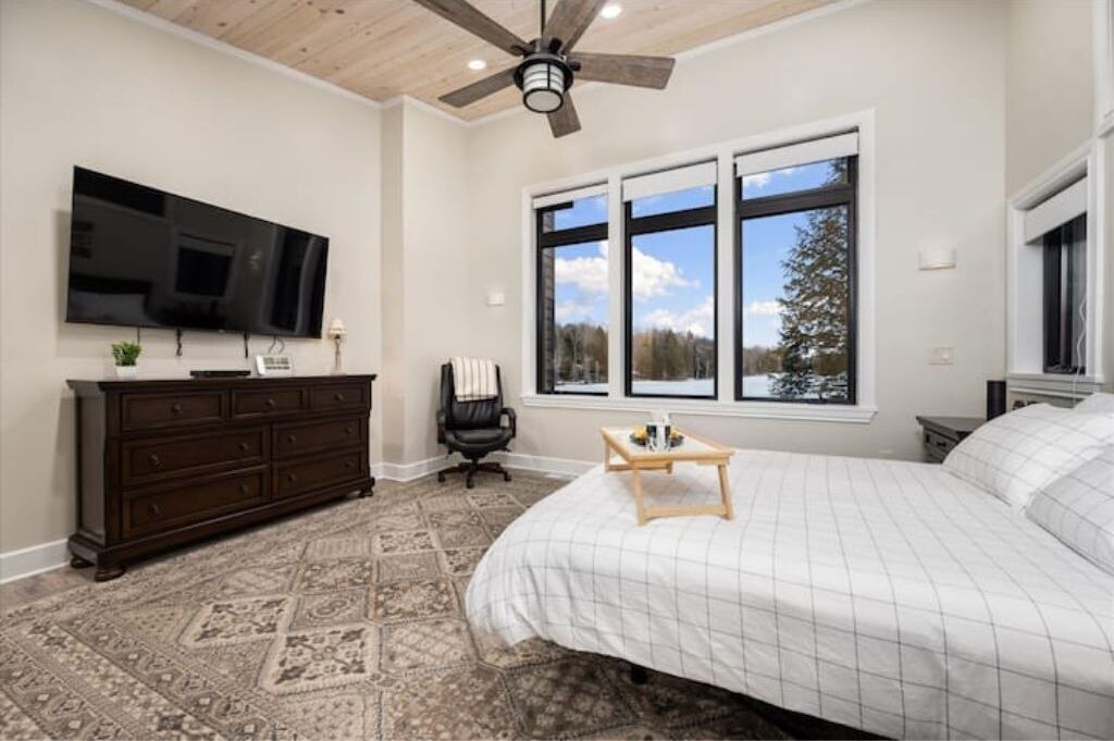 Photo of Bedroom in Town of Diana