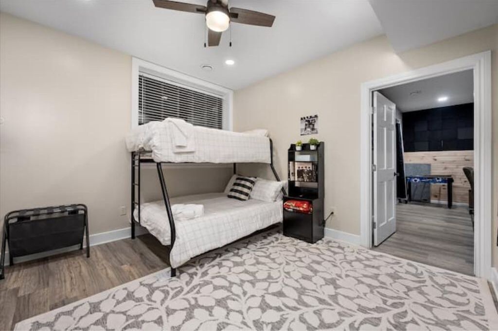 Photo of Bedroom in Town of Diana