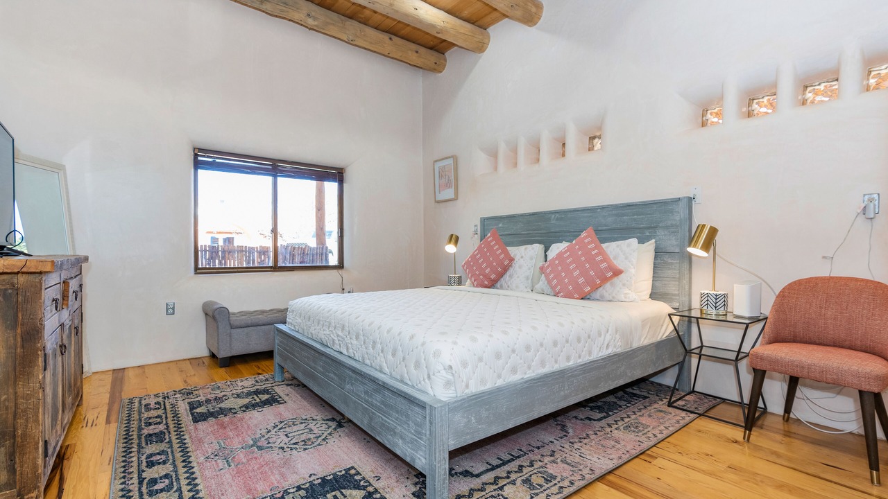 Photo of Bedroom in Tesuque
