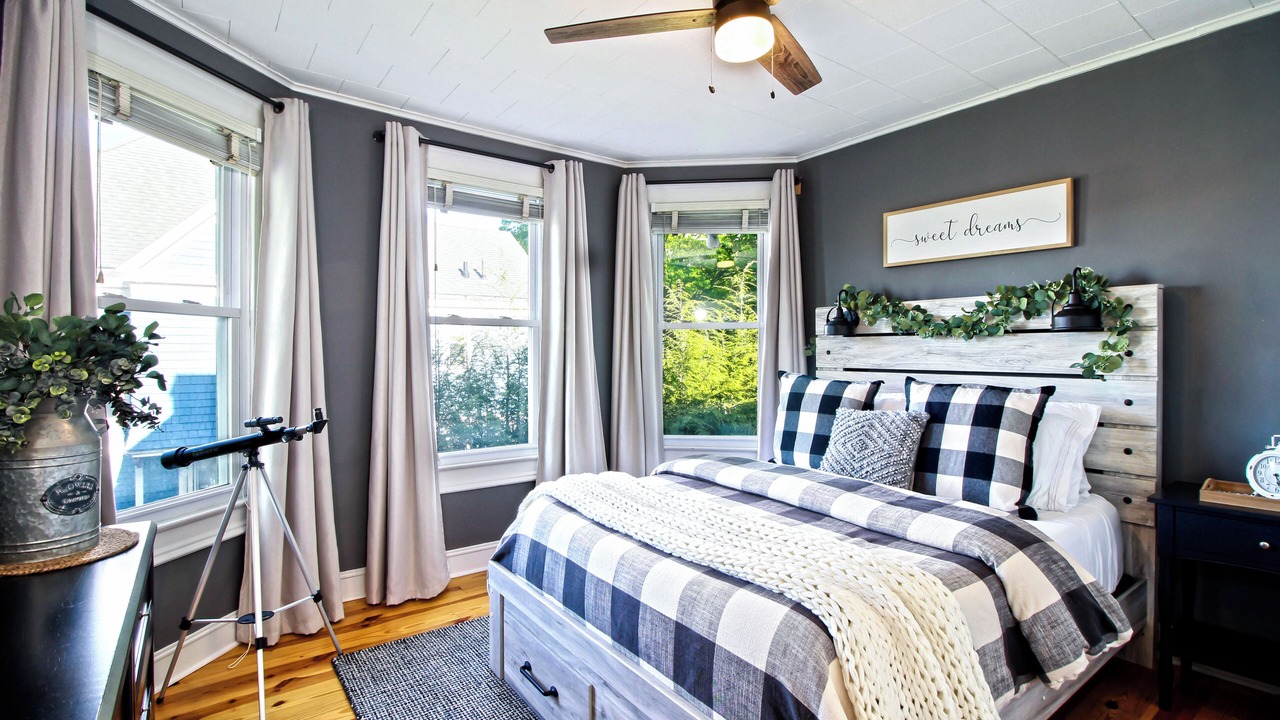Photo of Bedroom in Old Wethersfield Historic District
