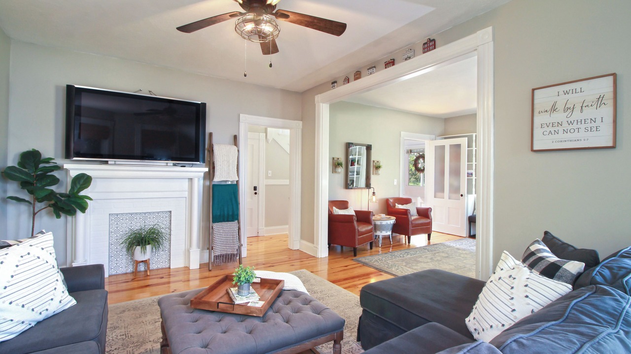 Photo of Livingroom in Old Wethersfield Historic District