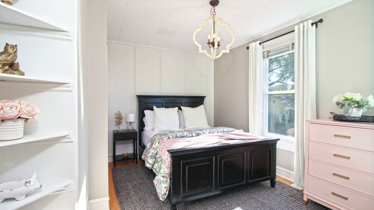 Photo of Bedroom in Old Wethersfield Historic District