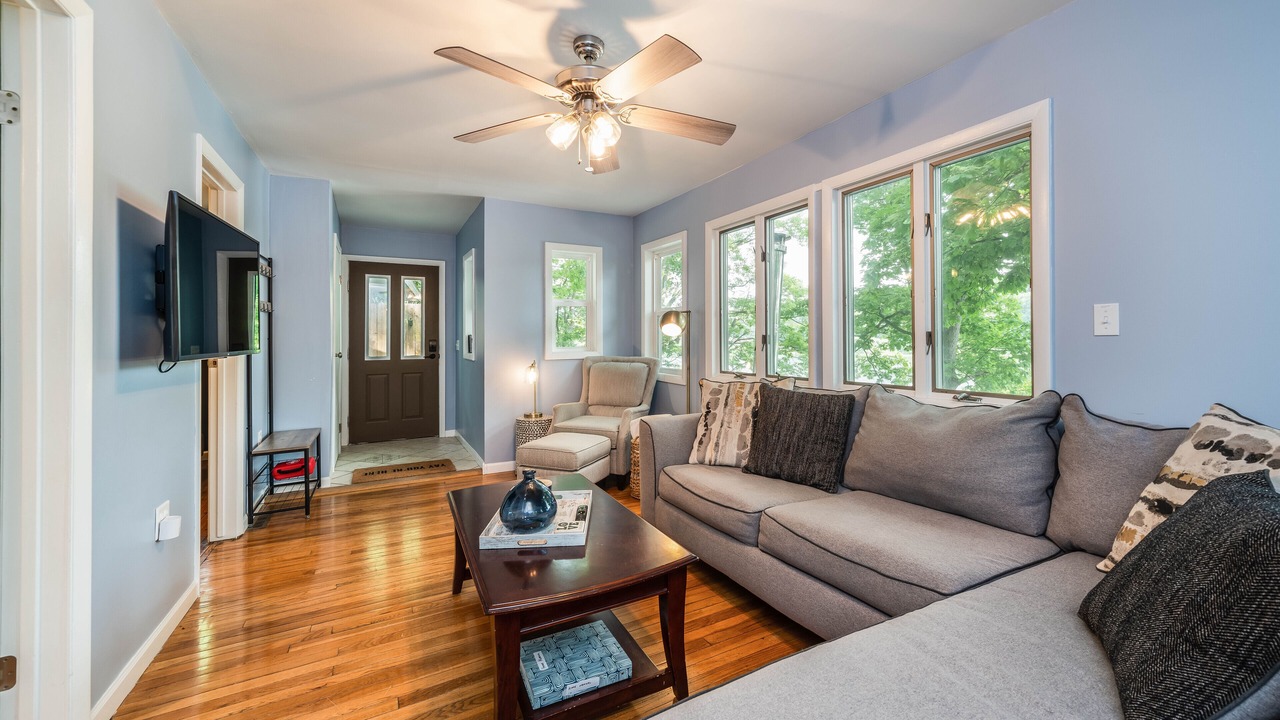 Photo of Livingroom in Cloverdale