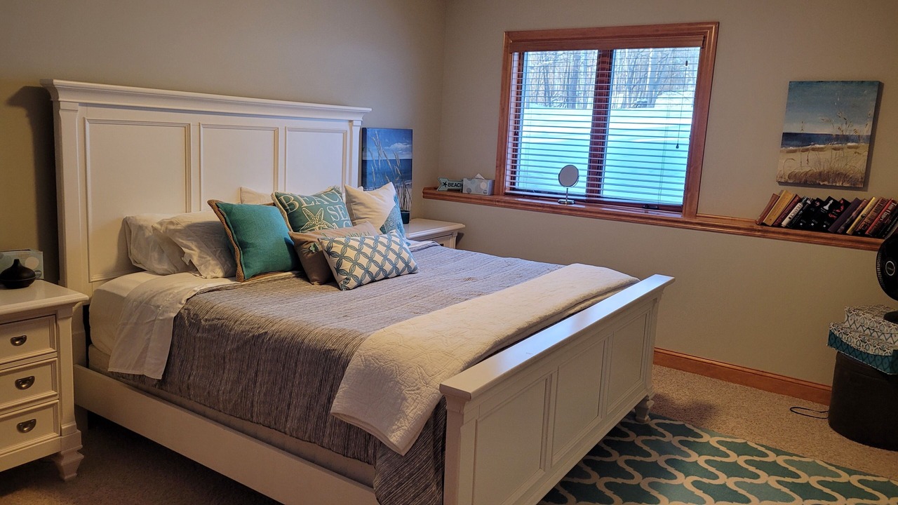 Photo of Bedroom in Shorewood
