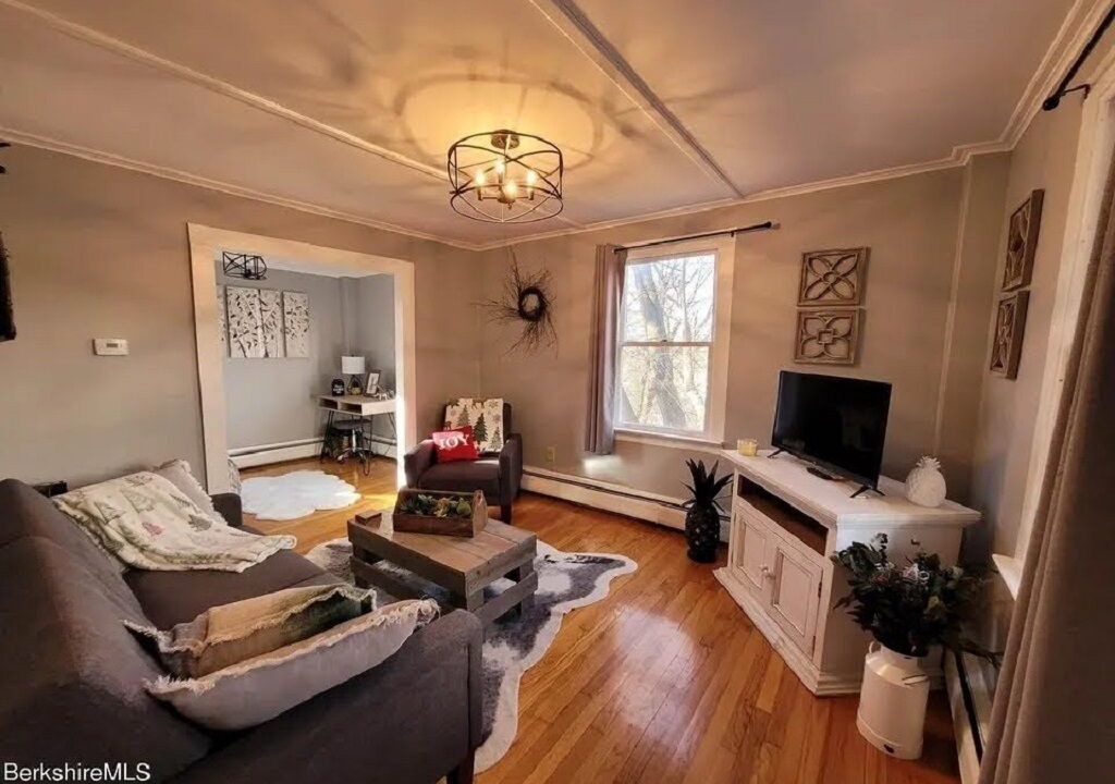 Photo of Livingroom in North Adams