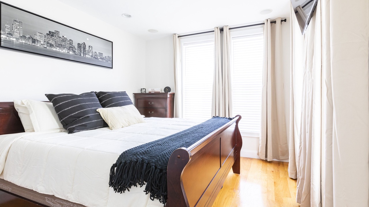 Photo of Bedroom in Columbus Park - Andrew Square
