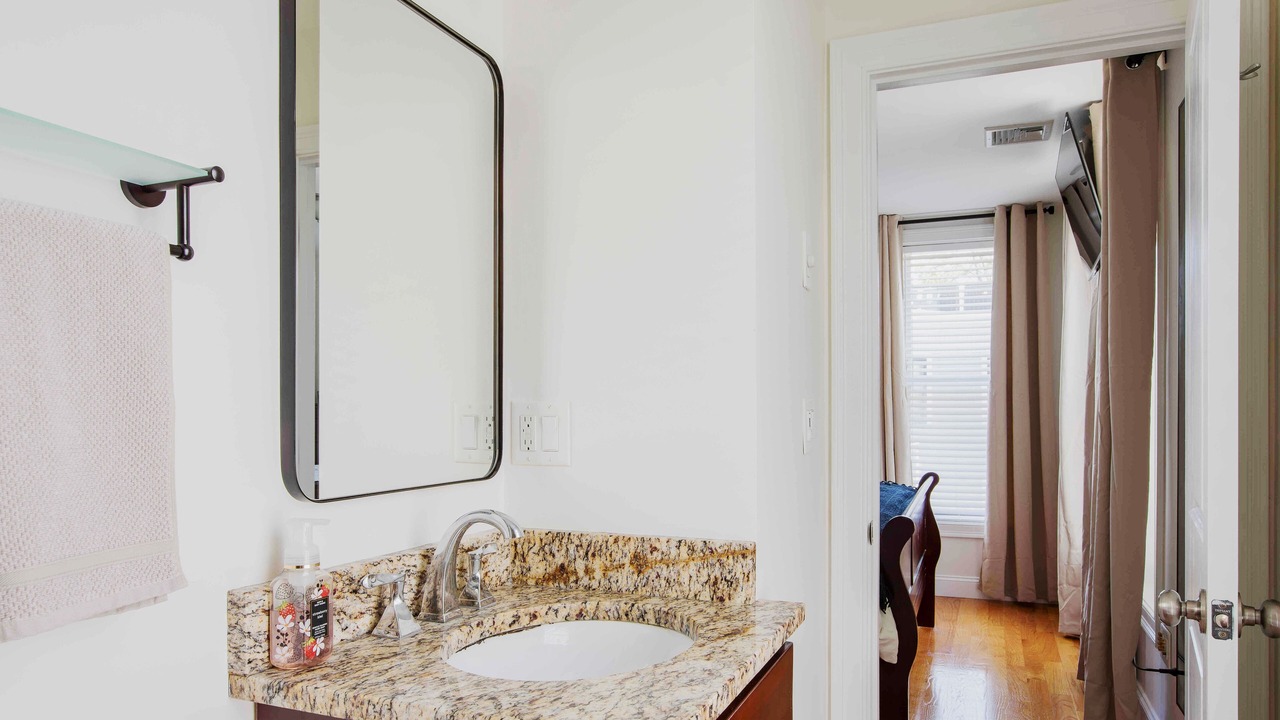 Photo of Bathroom in Columbus Park - Andrew Square