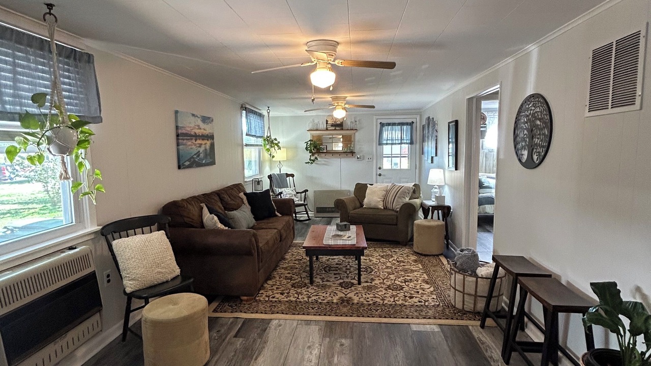 Photo of Livingroom in Sandy Creek