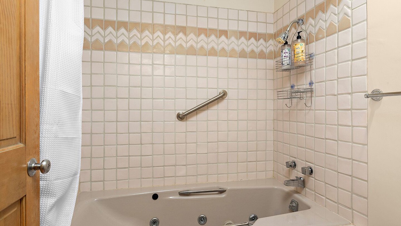 Photo of Bathroom in Quail Run