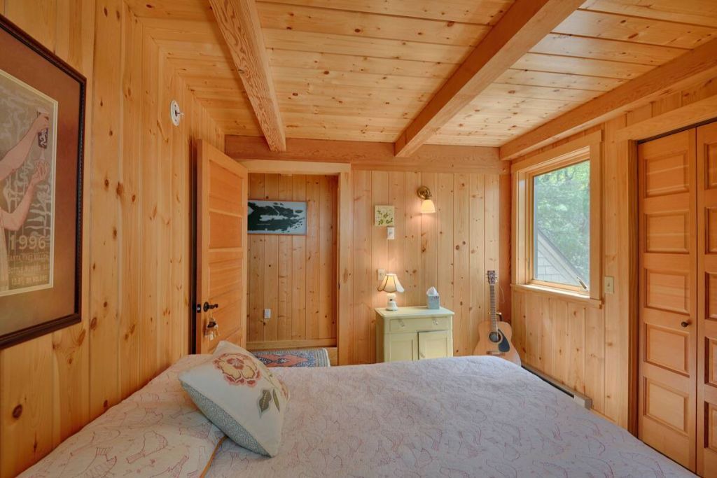Photo of Bedroom in Brier Hill