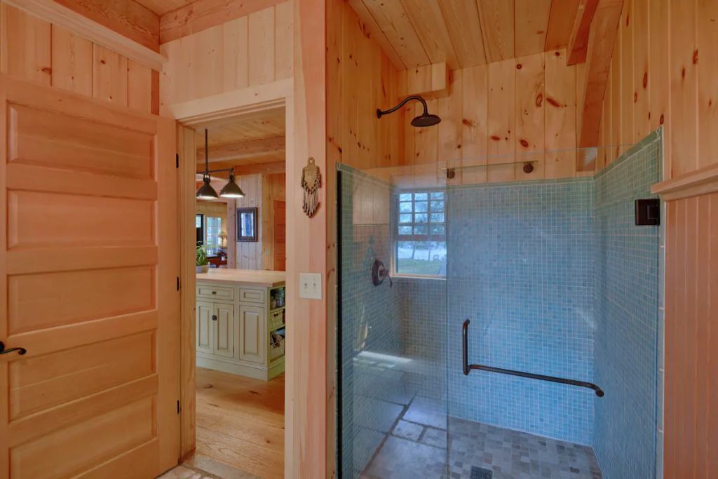 Photo of Bathroom in Brier Hill