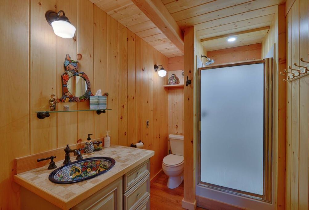 Photo of Bathroom in Brier Hill
