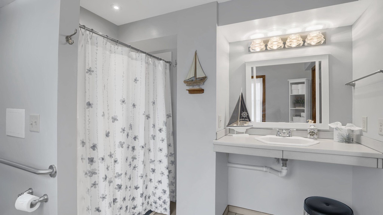 Photo of Bathroom in Mound