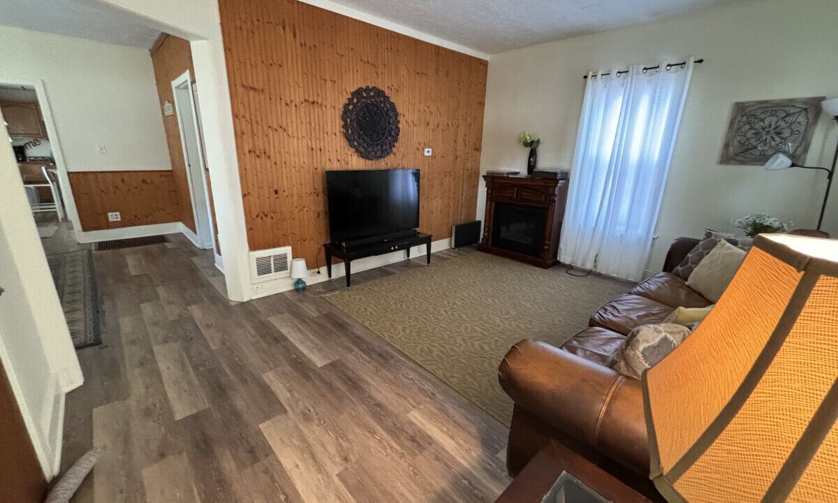 Photo of Bedroom in Cuyahoga Falls