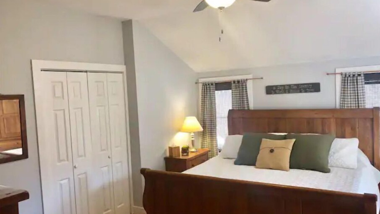 Photo of Bedroom in Jeffersonville
