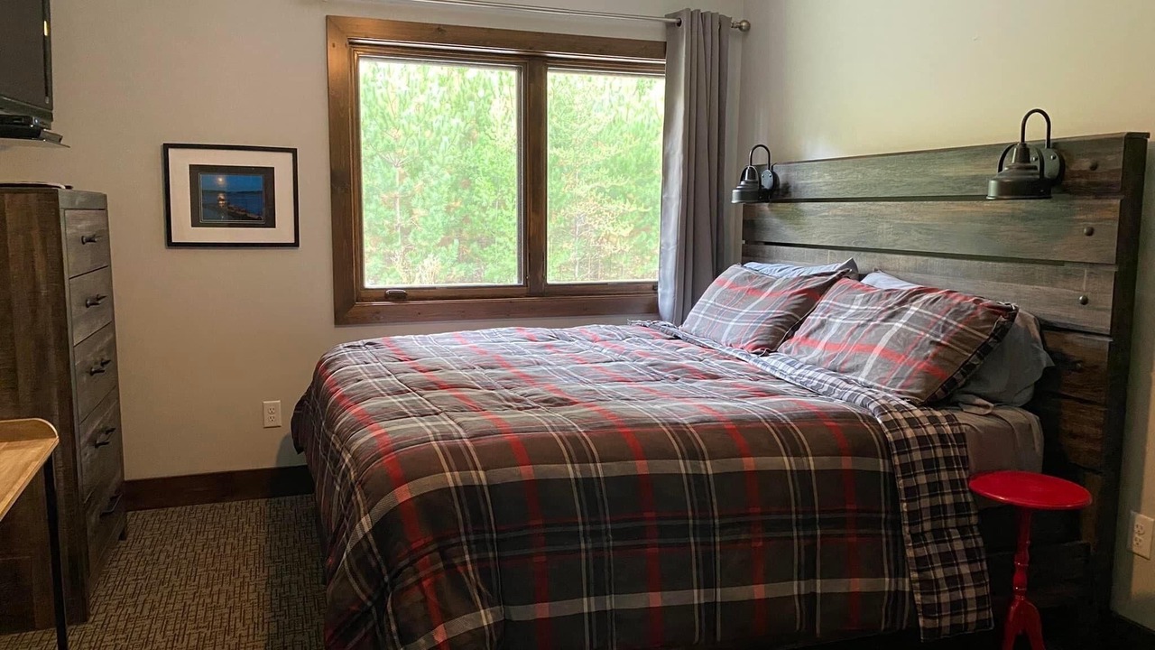 Photo of Bedroom in Crosslake