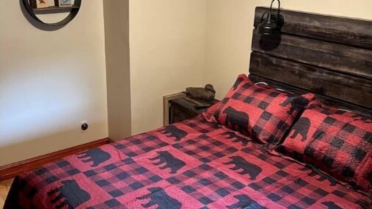Photo of Bedroom in Lansing