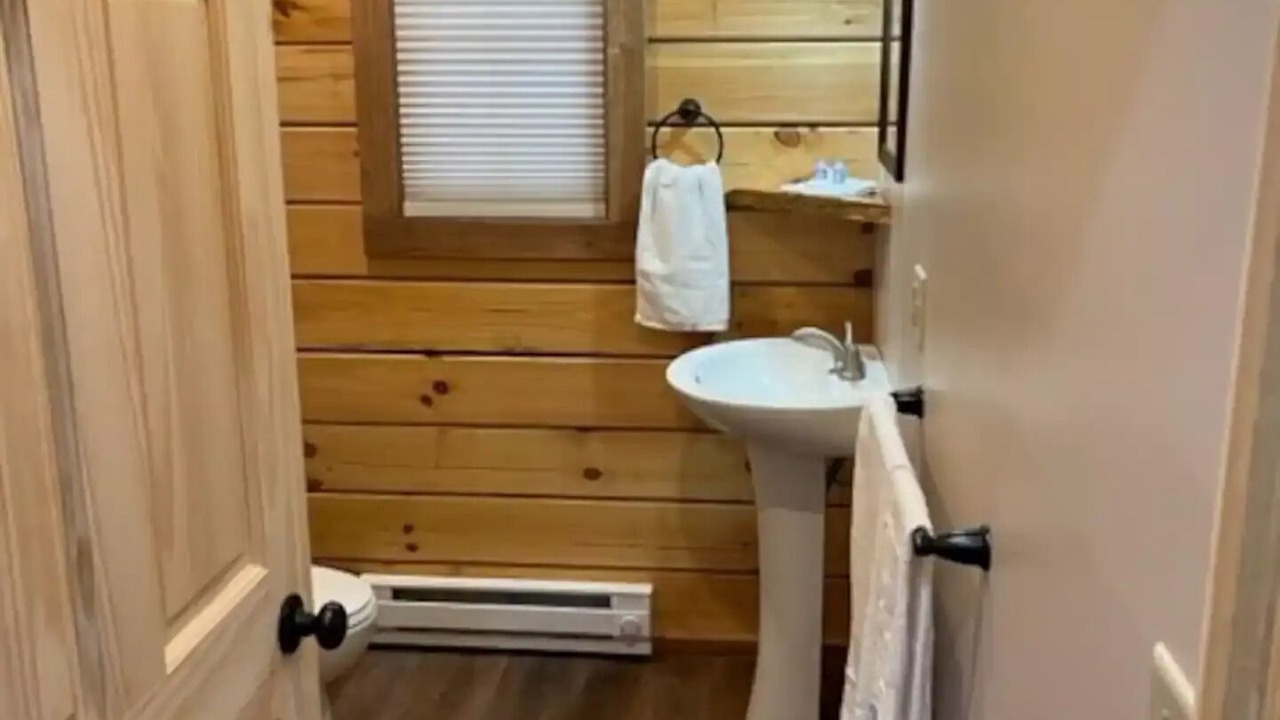 Photo of Bathroom in Jay