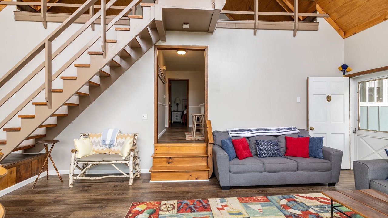 Photo of Livingroom in Brier Hill