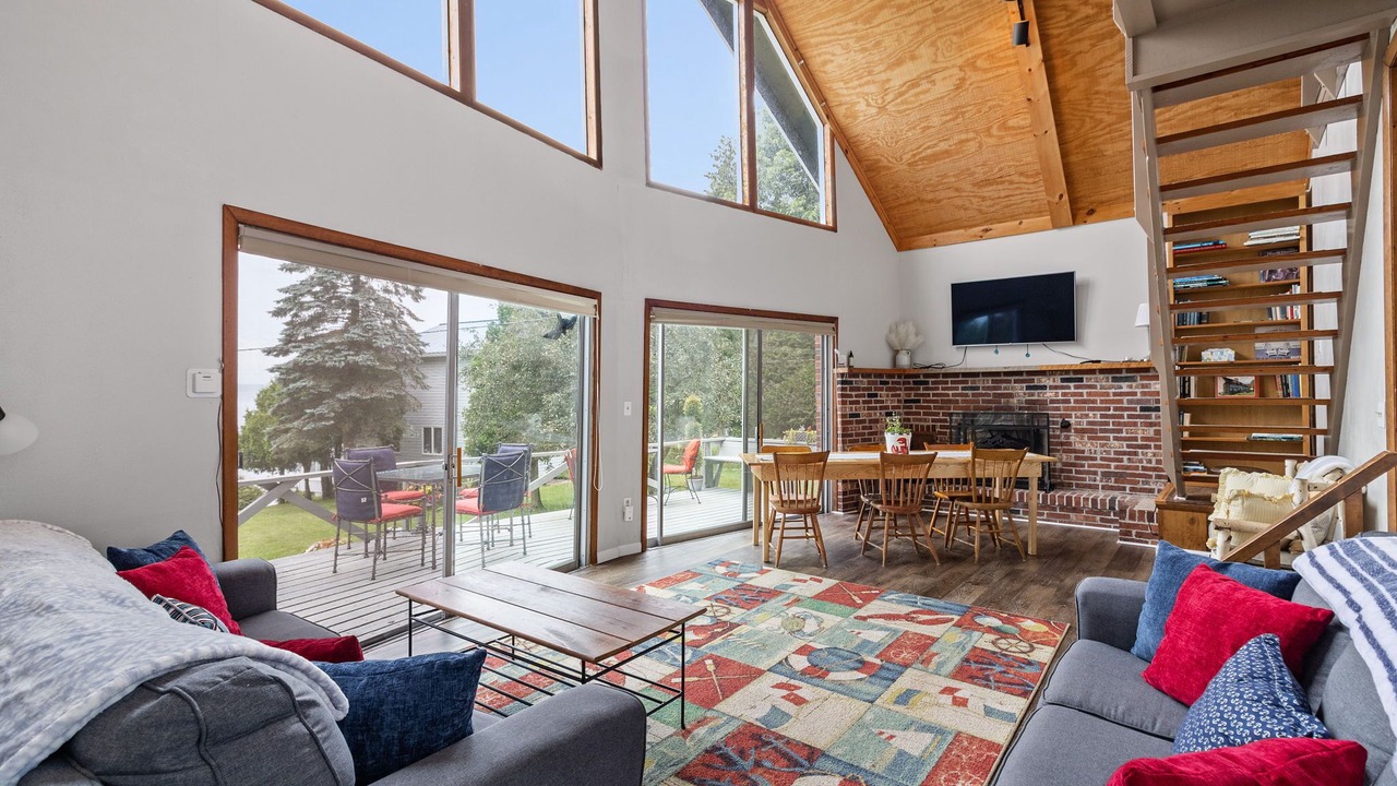 Photo of Livingroom in Brier Hill