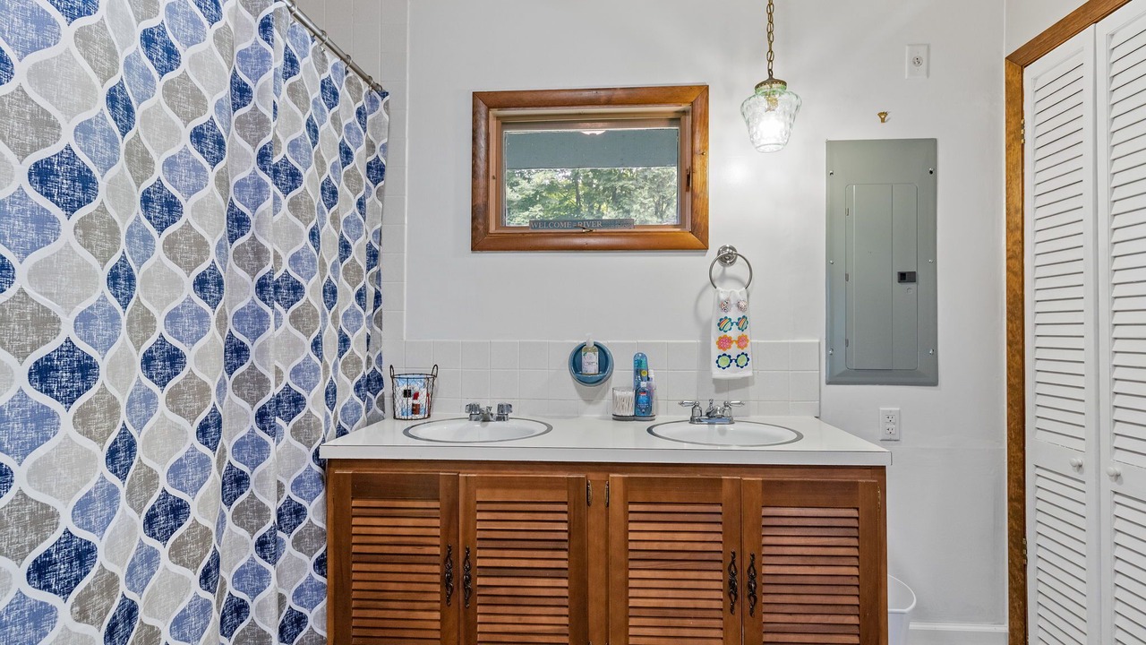 Photo of Bathroom in Brier Hill