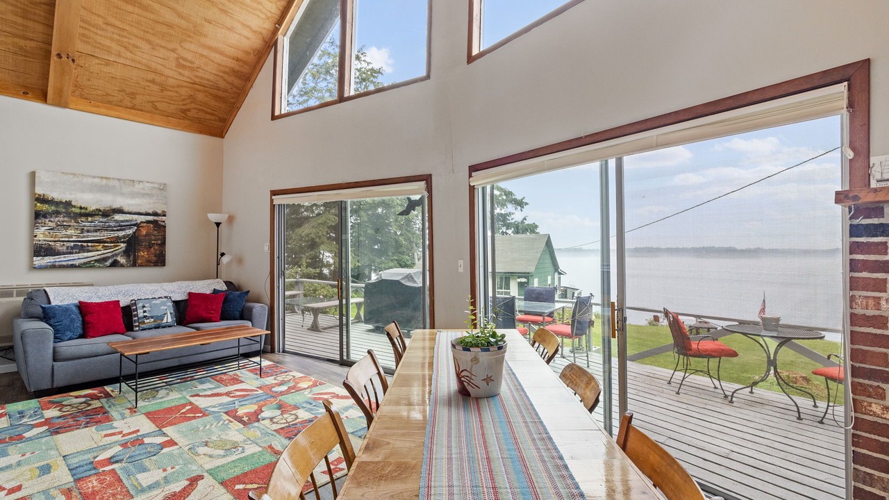 Photo of Livingroom in Brier Hill