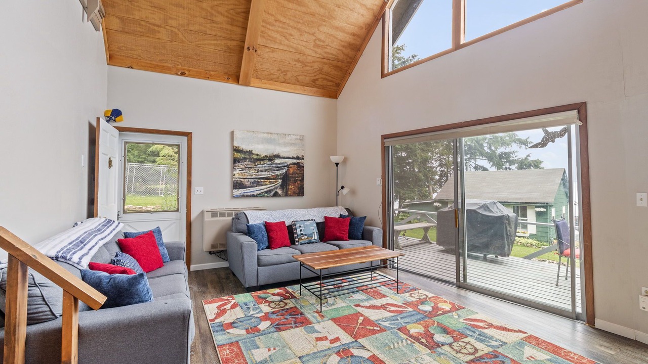 Photo of Livingroom in Brier Hill