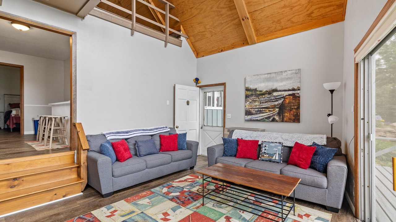 Photo of Livingroom in Brier Hill
