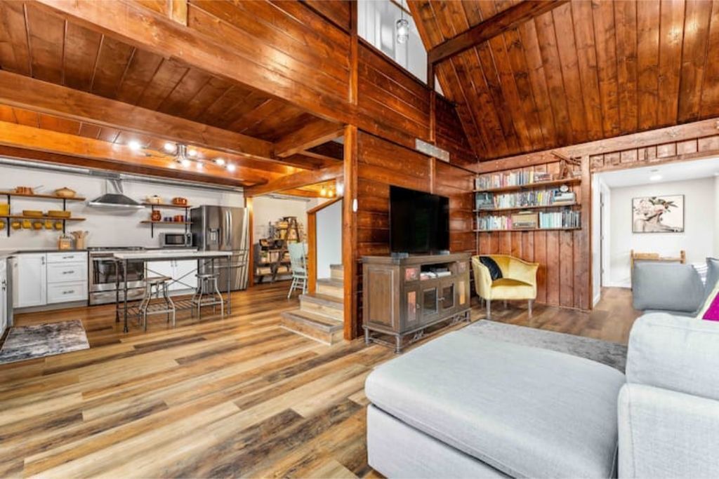 Photo of Livingroom in Cheat Lake