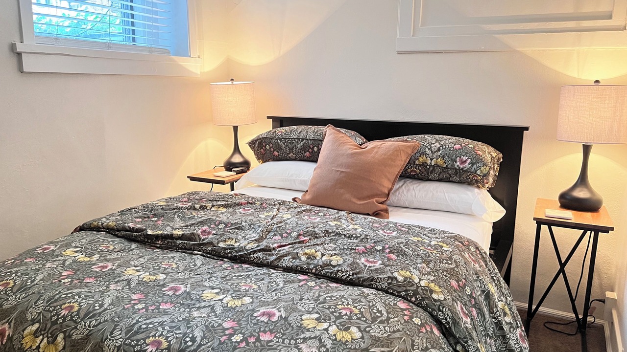Photo of Bedroom in Summit - University