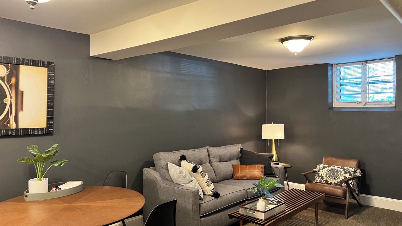 Photo of Livingroom in Summit - University