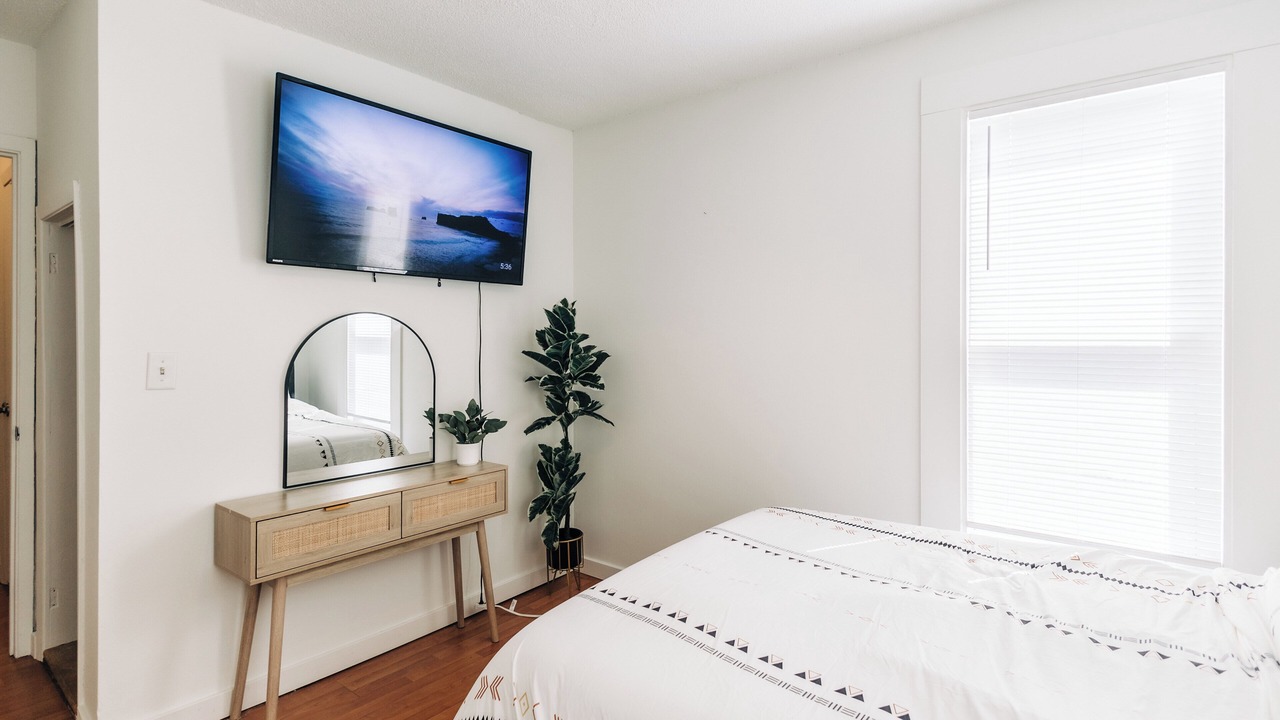Photo of Bedroom in Summit - University